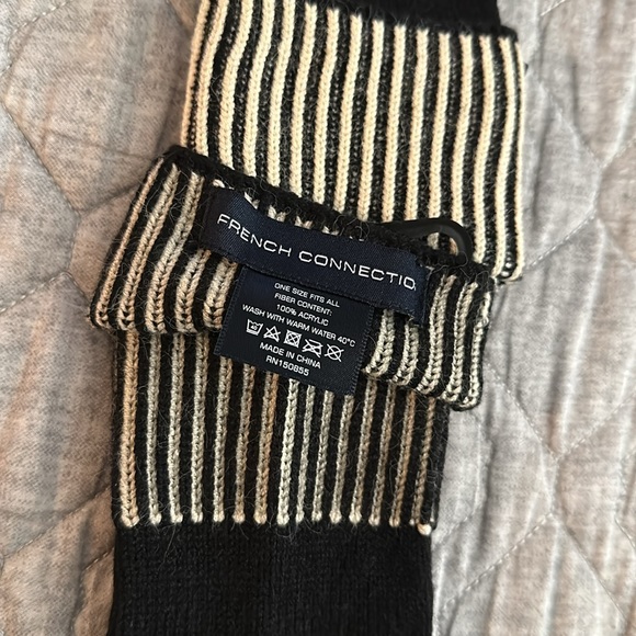 New with tag FRENCH CONNECTION GLOVES Black with Cream Stripes - Picture 5 of 5